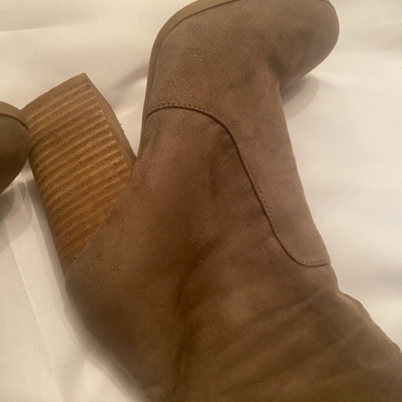 Call it spring suede like tall boot size 6.5 -7 - Picture 3 of 6